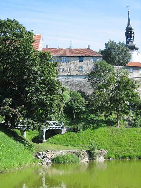 File:Tallinn Old Town.jpg