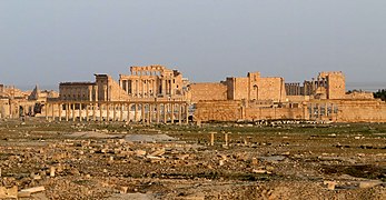 Le site de Tadmor, avec le temple de Baal au centre et au premier plan.