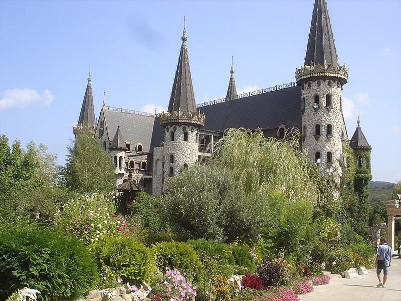 File:The Fairy Castle in Ravadinovo (9902573066).jpg