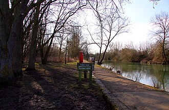 The Thames Path on Fiddler's Island The Thames Path on Fiddler's Island - geograph.org.uk - 1758537.jpg