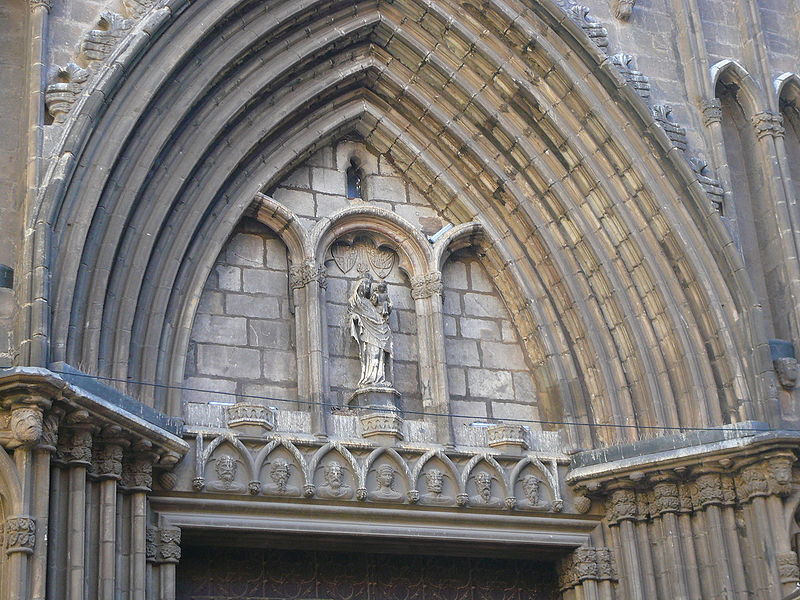 File:Timpà de la porta principal de Santa Maria del Pi.jpg