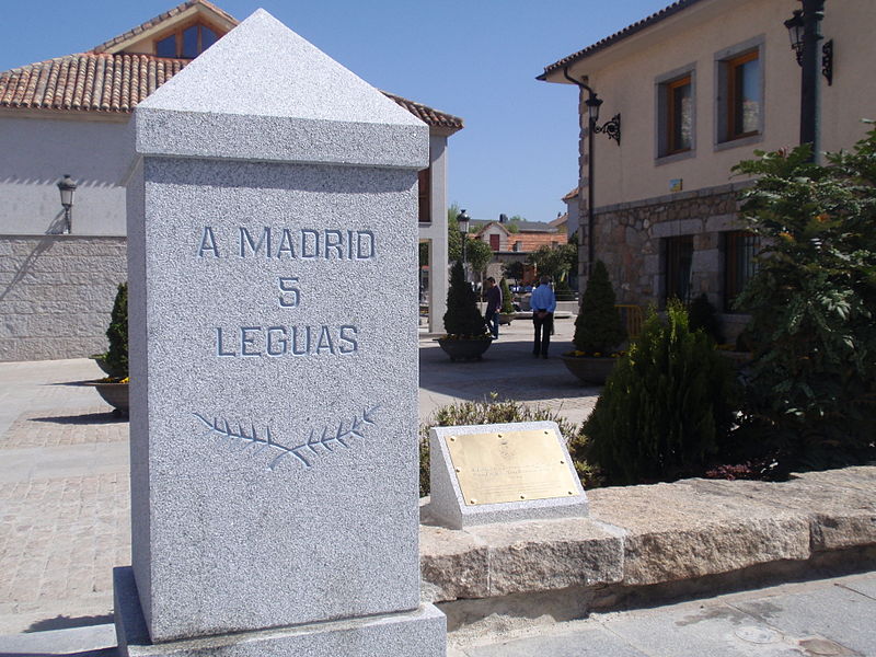 File:Torrelodones. Réplica del antiguo mojón de las cinco leguas.JPG