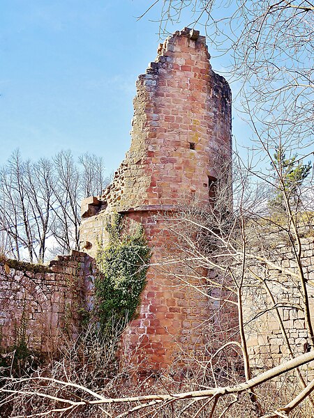 File:Tour d'angle nord-ouest, du château du Landsberg.jpg