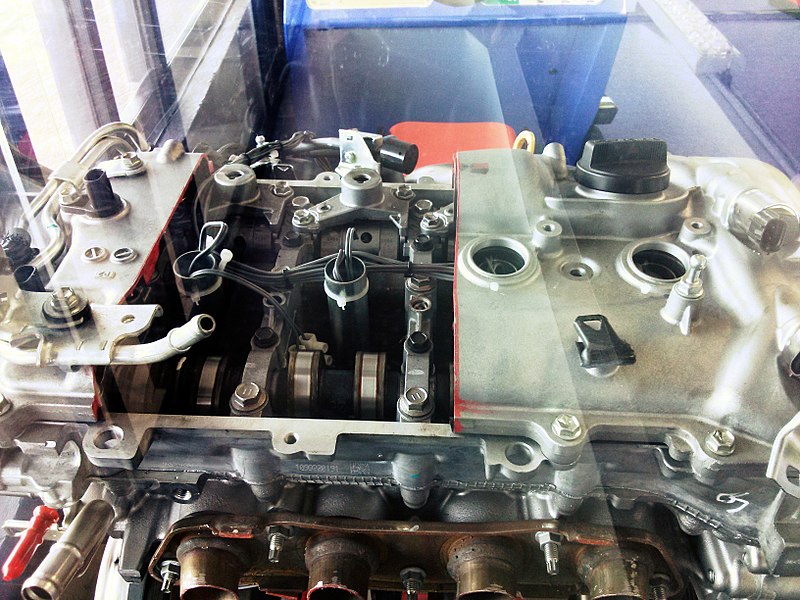 File:Toyota ZR engine cutaways valve gear.jpg