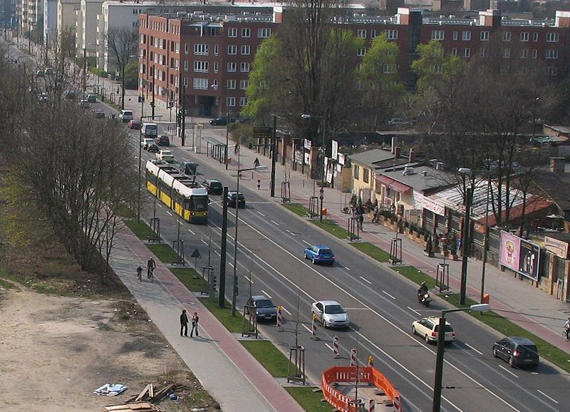 File:Tram in Bernauer Straße.jpg