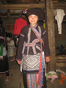 Trang phục phụ nữ Lào ở Lai Châu.jpg
