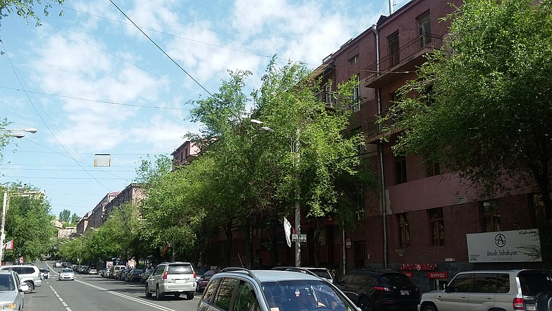 File:Tumanyan Street Yerevan 33.jpg