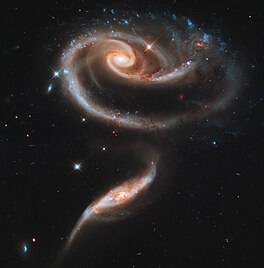 ’n Hubble-foto van die twee interaktiewe sterrestelsels Arp 273. (Foto: Nasa/ESA)