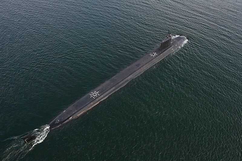 Ficheiro:USS North Dakota (SSN-784) overhead photo in August 2014.JPG
