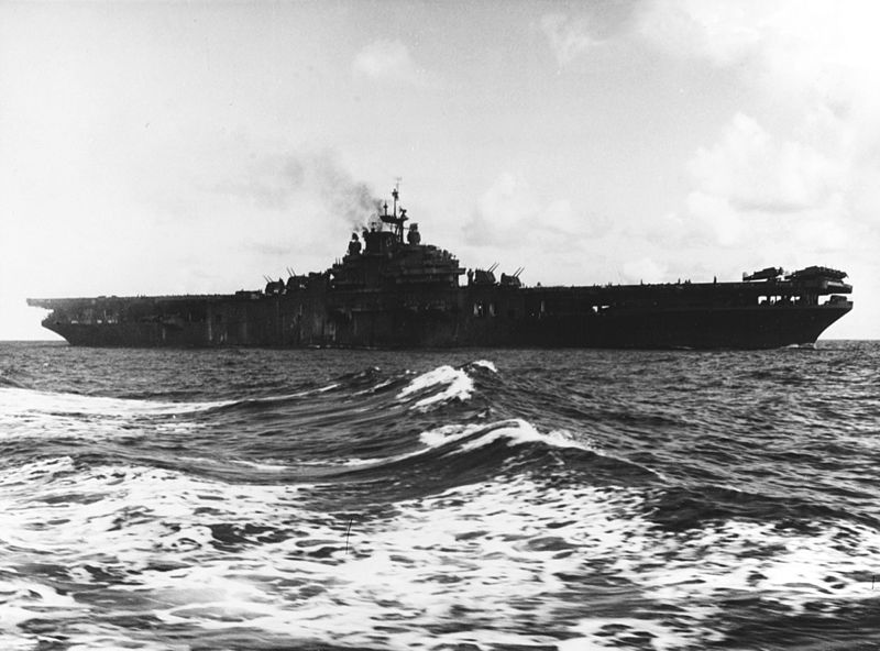 File:USS Randolph (CV-15) underway at sea, in 1945 (NH 124509).jpg