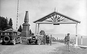 Vereckiy-passet, Millennium Memorial Obelisk (revet i 1950) og Polish Gates of Victory, 1939.