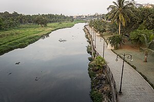 Река в черте города Хайдарабад