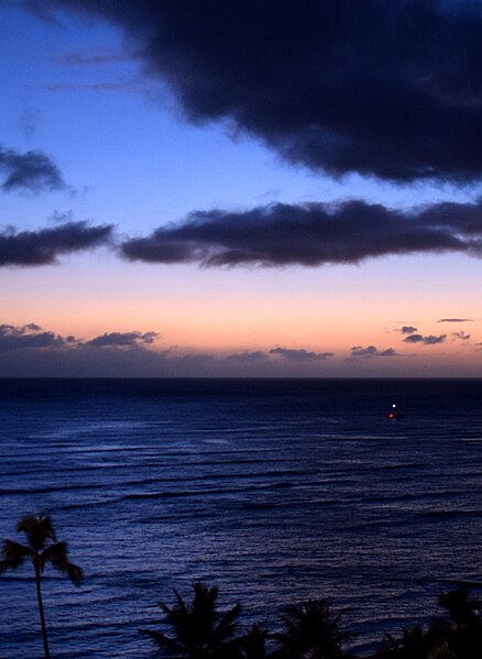 File:Waikiki After the Sunset (23734423041).jpg