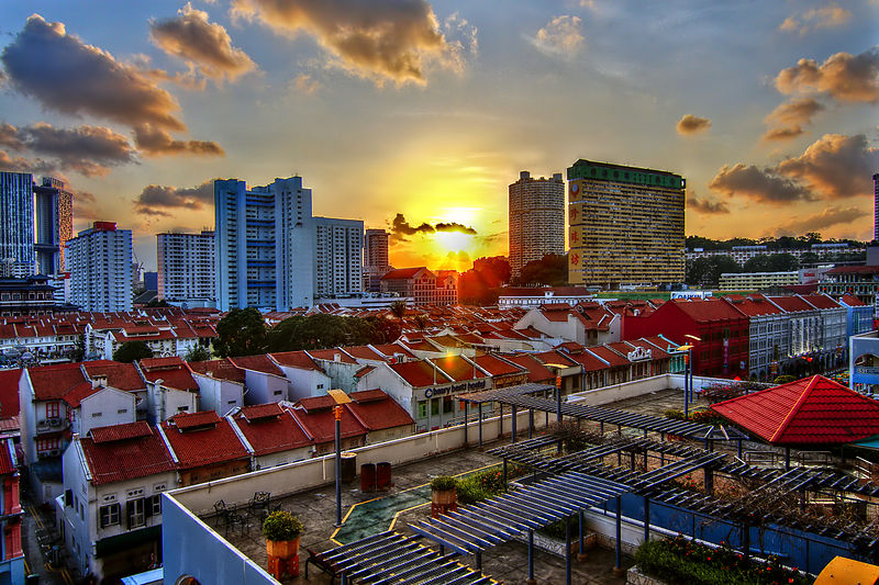 File:Warmth of the evening sun over Chinatown (8438502340).jpg