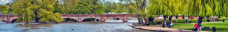 File:Warwickshire banner Stratford-Upon-Avon bridge.jpg