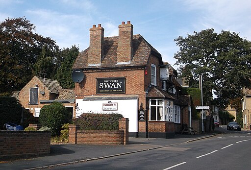 White Swan pub, Bluntisham, Hunts - geograph.org.uk - 4194054