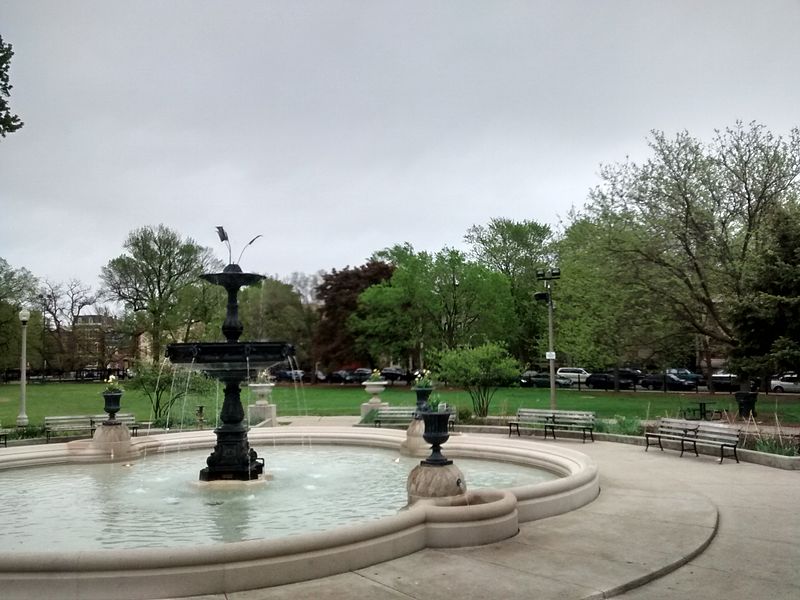 File:Wicker Park fountain 2.jpg