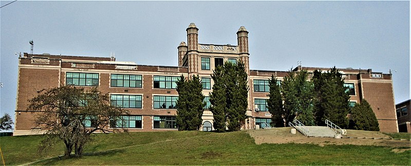 File:Wilbur Lynch Middle School, Amsterdam.jpg