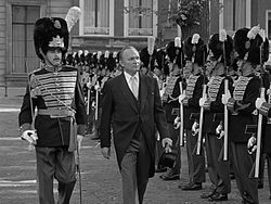 1981년 네덜란드 방문 시절 네덜란드 군주국 정부 측에게 국빈 환영을 받는 윌리엄 제닝스 다이스 당시 미국 외교국무차관보