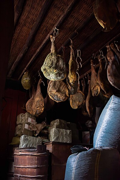 File:Winter Pantry, Bai Minority.jpg