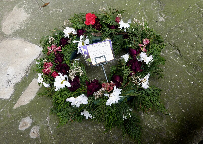 File:Wreath at the Titanic Memorial in Holyrood Church, Southampton.jpg