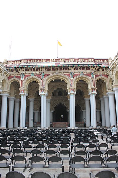 File:"A beautiful rows of Thirumalai Nayak Palace".JPG