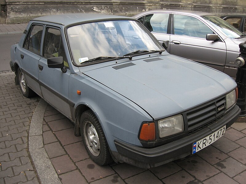 File:Škoda 125 L on Stanisława Worcella street in Kraków (1).jpg