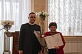 Булат Зинуров вручает Миляуше Ахматяновой Почетную Грамоту Министерства образования и науки РБ
