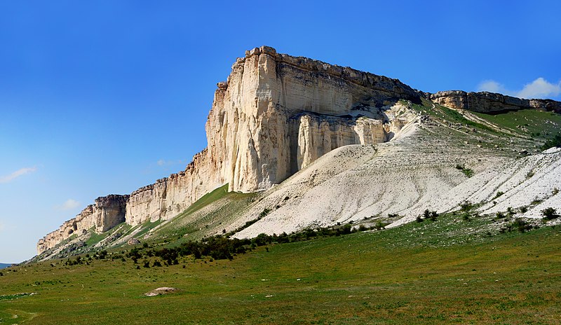 File:В тіні Білої гори.jpg