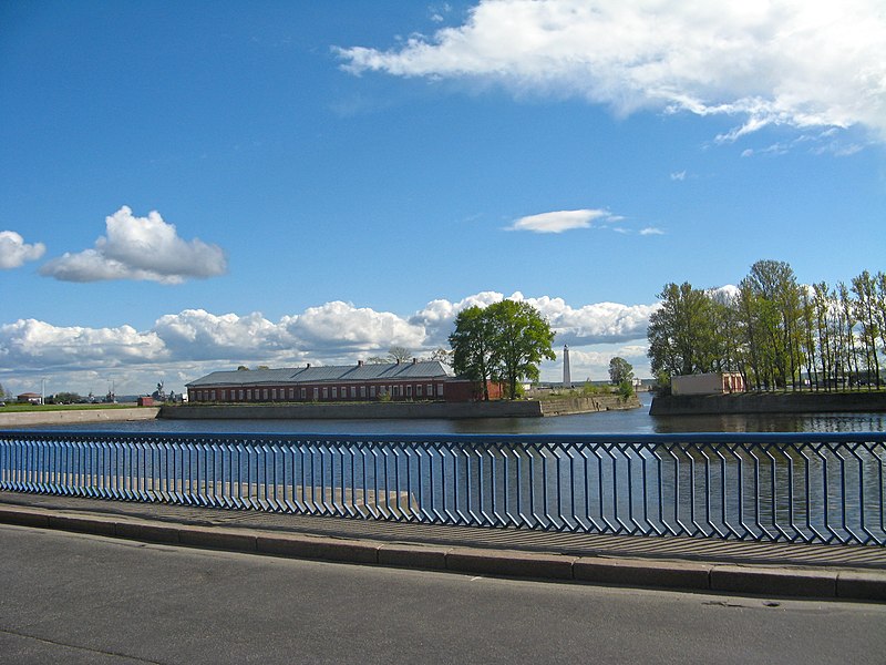 File:Кронштадт. Итальянский пруд с Синего моста.jpg