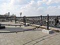 Памятник А. Ф. Дерябину (замки) - panoramio.jpg