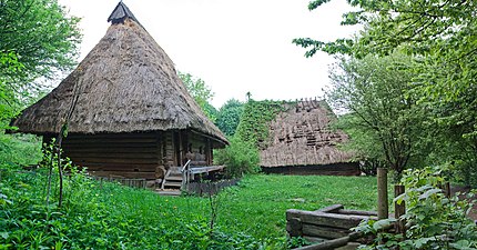 Хата з розвиненим дахом з с.Либохора Турківського р-ну Львівської обл.