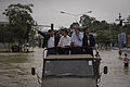 นายกรัฐมนตรี ตรวจสถานการณ์น้ำท่วม ณ จังหวัดสุราษฏร์ธาน - Flickr - Abhisit Vejjajiva (24).jpg