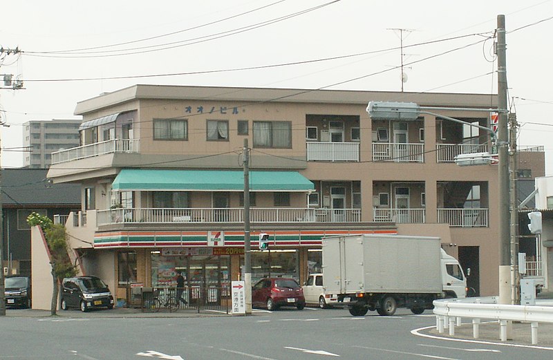 File:セブンイレブン岩国昭和町３丁目店 - panoramio.jpg