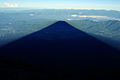 富士山山頂大沢崩れ直上から見た影富士