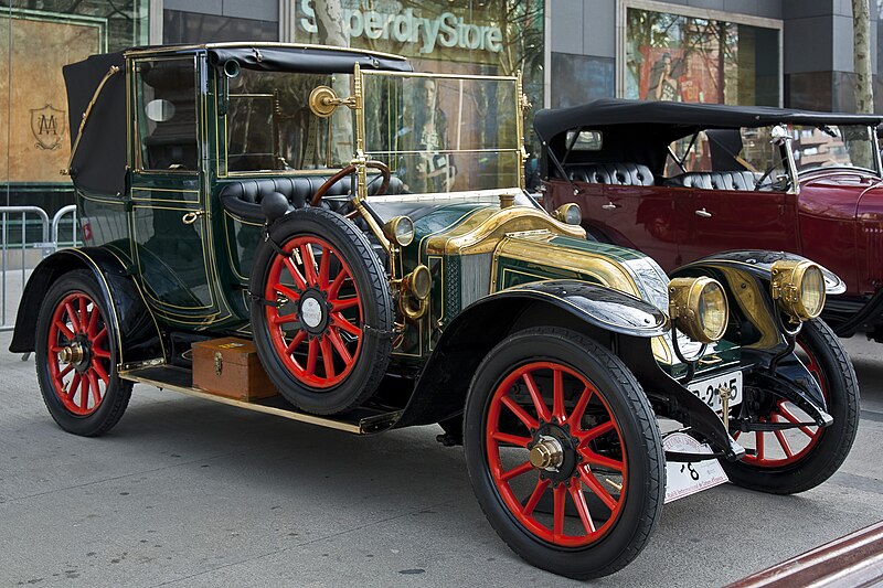 File:1914 Renault Type EF Landaulet.jpg