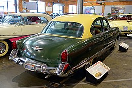 1952 Kaiser Manhattan, Sedan cu patru uși Model K 522 - Muzeul conducerii automobilelor - El Segundo, CA - DSC01456.jpg