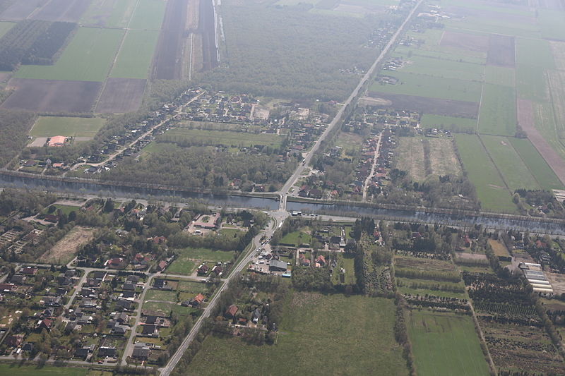 File:2013-05-03 Fotoflug Nordholz Papenburg HP 1800.JPG