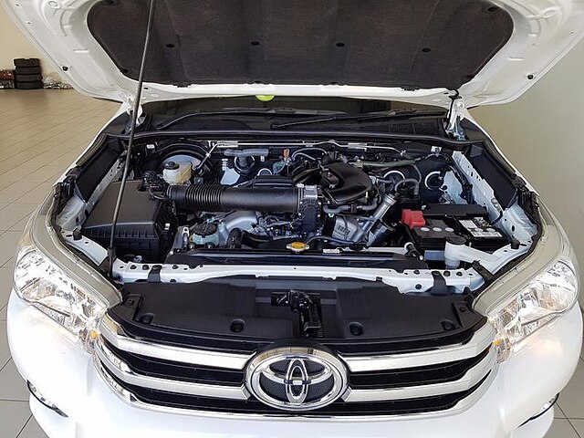 2016 Toyota Hilux V6 engine bay