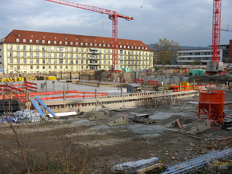 File:2019-11-24 Neubau der Kinderklinik im Freiburger Universitätsklinikum, im Hintergrund die Frauen- und Strahlenklinik.jpg