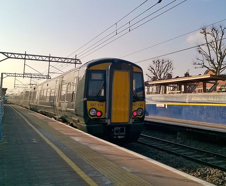 File:387134 at West Ealing station.jpg