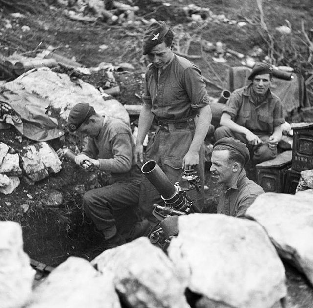 4th Parachute Battalion mortar team in action, Italy 1944.