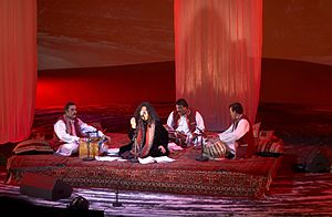 Abida Parveen: Farkon rayuwa, Farkon rayuwa, Aiki