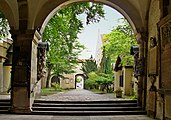 September 2013: Blick durch einen Torbogen im Kloster Sankt Emmeram