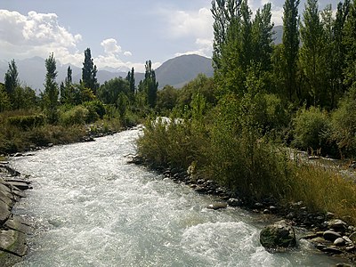 Floden Alamedin (Аламедин) i Kirgizistan.