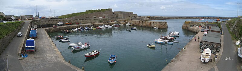 Lêer:Alderney - Inner Harbour.jpg