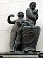 Alexander Zschokke (1894-1981).  Veistos, Saul ja David, 1949. Korkeus n. 225 cm, Axa Versicherung, Sebastian Henric Petri-Strasse, Basel