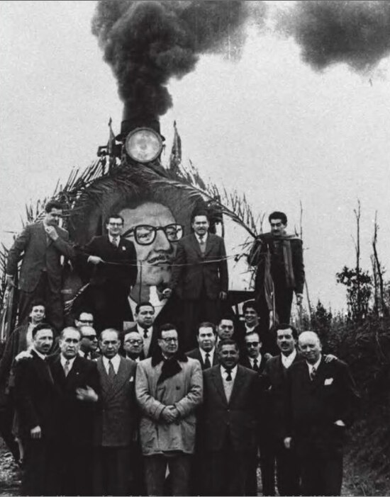 1958 presidential campaign with a train with Allende's face called the "Victory Train"