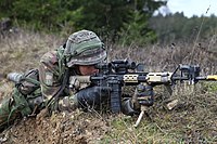 C7NLDを構えるオランダ陸軍兵士。