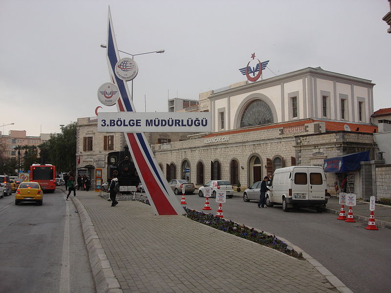 File:Alsancak Terminal - 2010.JPG